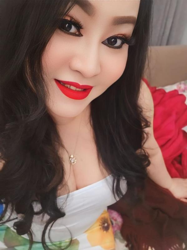 Embrace Passion and Elegance with Flor Emilia Tonight