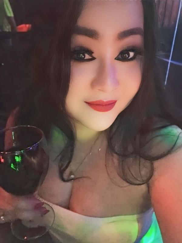 Embrace Passion and Elegance with Flor Emilia Tonight 2 Mis Fotos