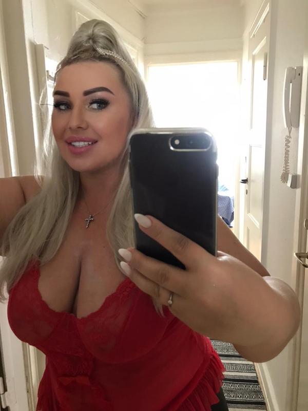 Celia Nieve Awaits You for Unforgettable Moments Together 2 Mis Fotos