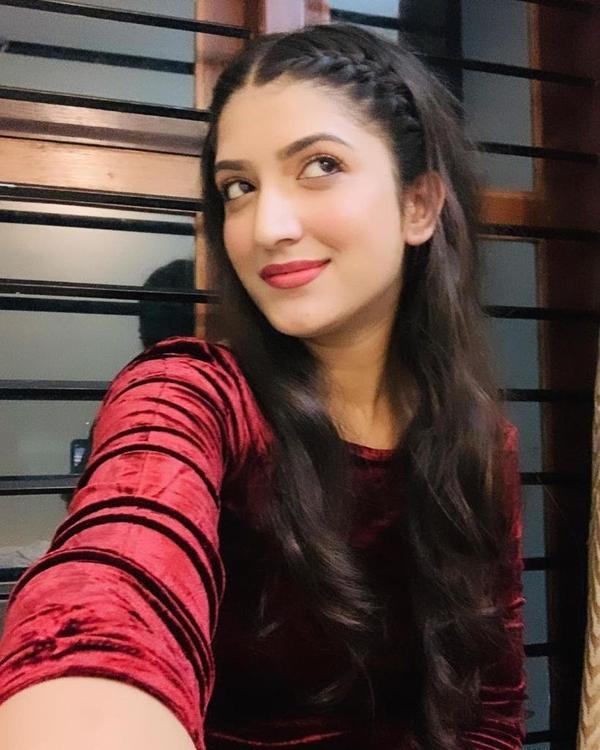 Experience Unforgettable Moments with Nora Daniela by Your Side 2 Mis Fotos