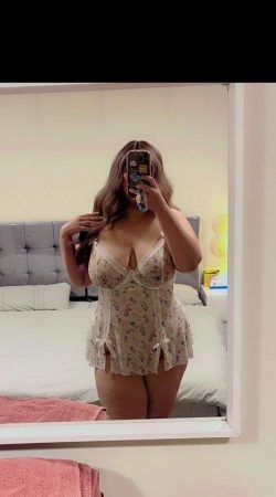 Experience Unforgettable Moments with Paola Rubí Tonight