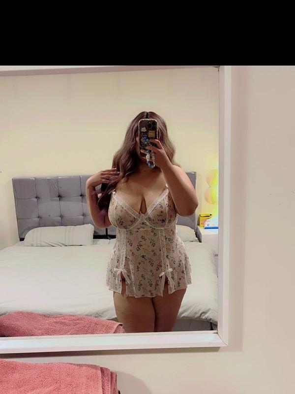 Experience Unforgettable Moments with Paola Rubí Tonight