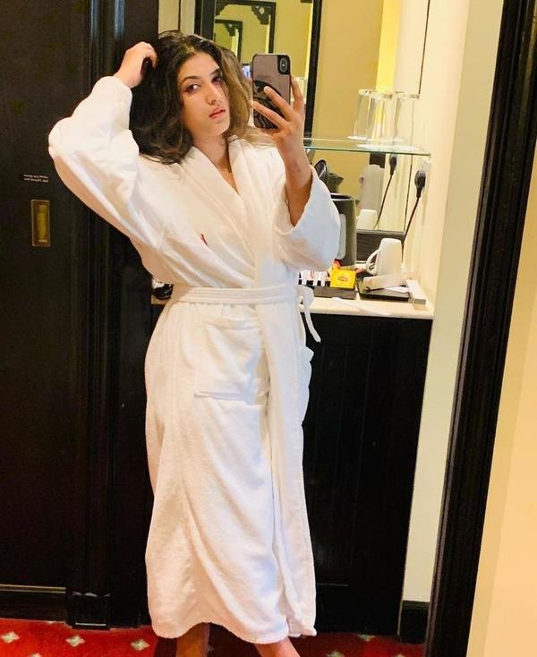 Experience Unforgettable Moments with Nora Daniela by Your Side 1 Mis Fotos