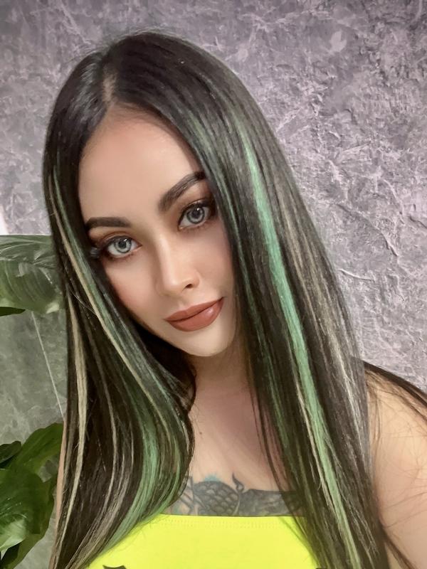 Experience Unforgettable Moments with Aline Rosario Tonight