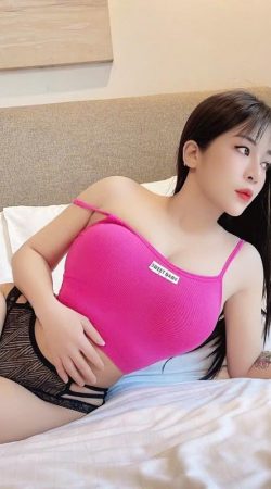 Experience Unforgettable Moments with Yesenia Coral Tonight